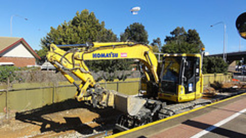 Product picture Komatsu PC75UUT-2 instruction manual for railroad machine.
