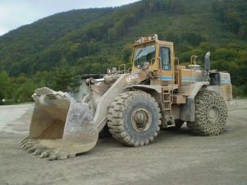 Product picture Dressta 560C operators manual and workshop manual.