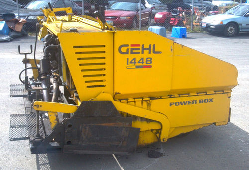 Product picture Gehl 1438 and 1448 parts manual. Edition 2004