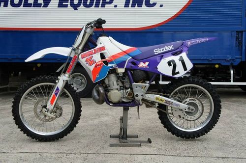 Product picture Yamaha YZ250 97 & YZ250J parts manual. 1997