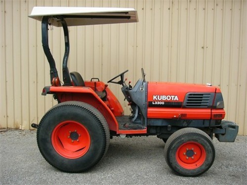 Product picture Kubota L3300DT and L3300GST operators and parts manual. 