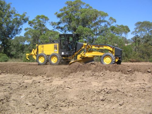 Product picture Komatsu GD555-5 grader shop manual and engine shop manual